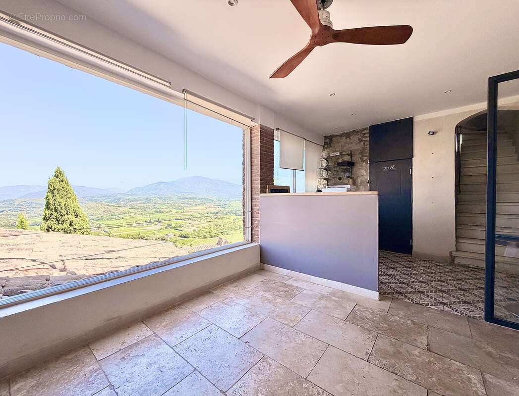 5mn de vaison - beau local avec terrasse et vue - photo 6