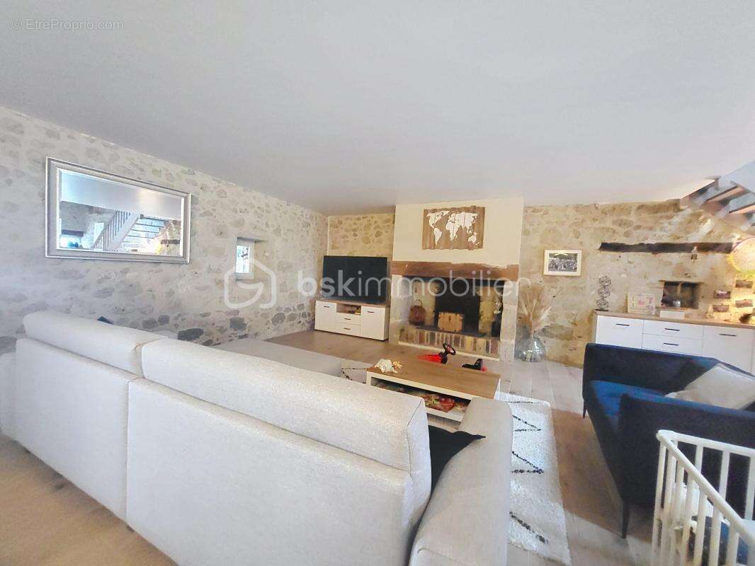 Maison en pierre- 4 chambres-jardin-piscine-garage - photo 9