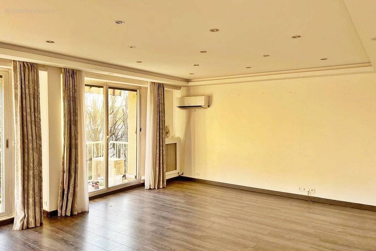 Appartement à SAINT-MAUR-DES-FOSSES