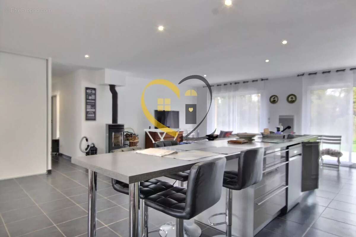 Maison à MERY-ES-BOIS