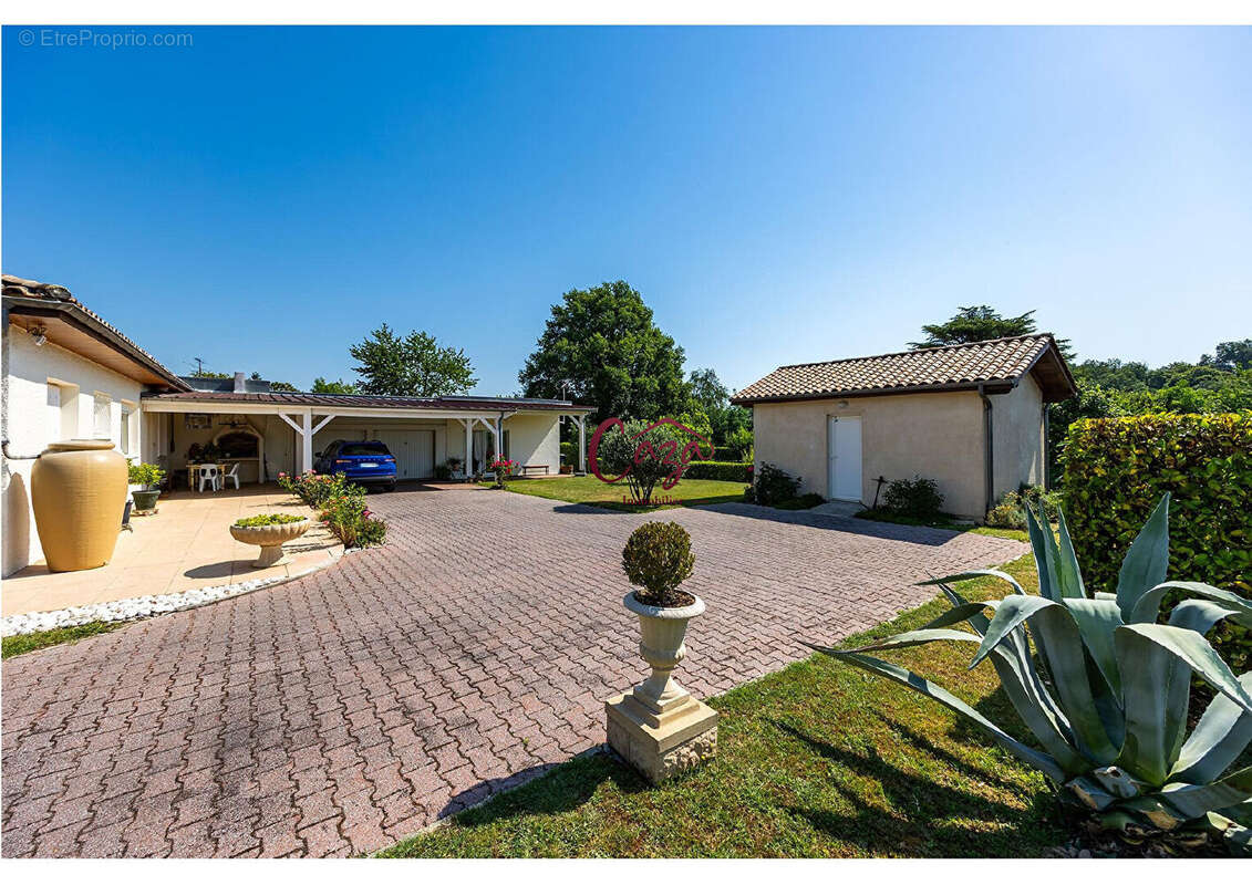 Maison familiale avec piscine , grand garage et studio indépendant MONTUSSAN - photo 13