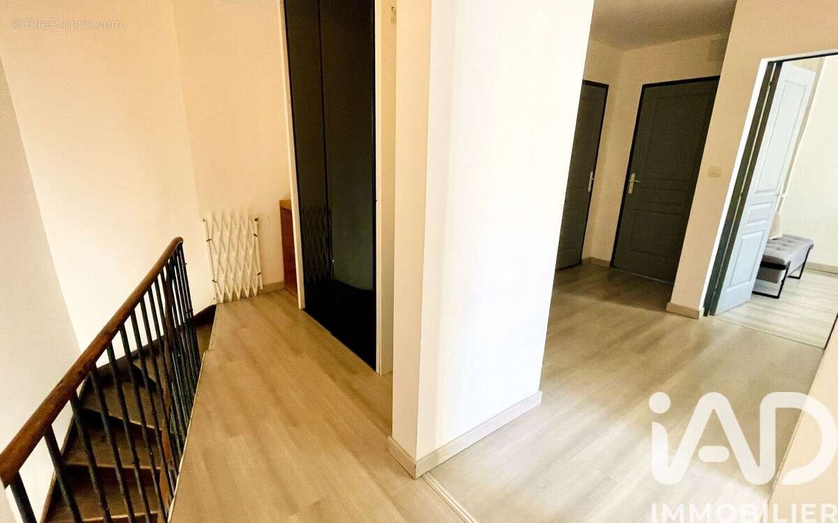 Maison 101 m² à Siradan  - photo 5