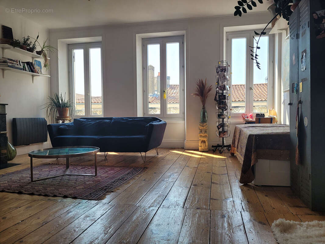 ROCHEFORT hyper centre - appartement lumineux de 76 m² de type 3 - cave privative - local à vélo - photo 14