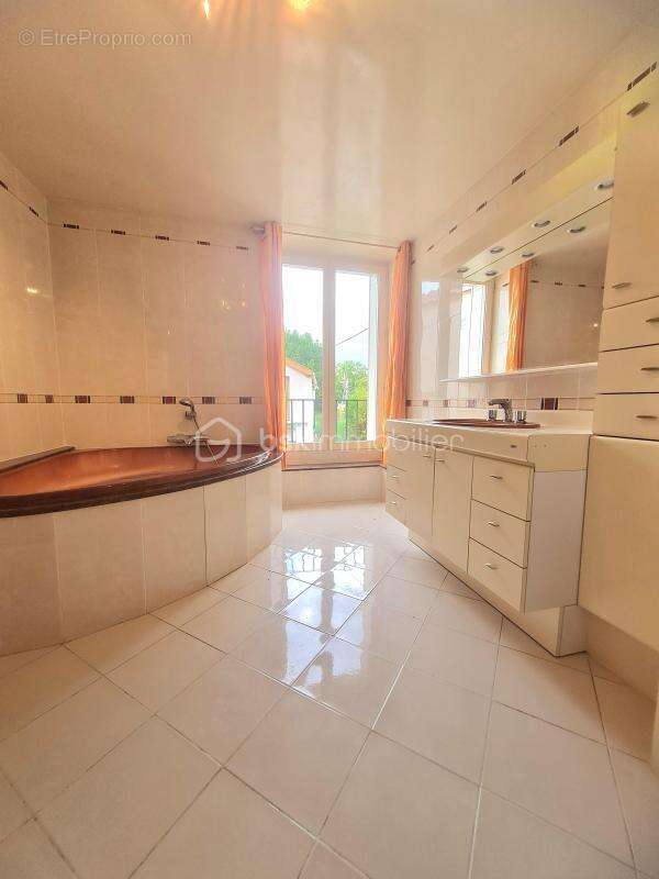 Appartement à TOURNAN-EN-BRIE