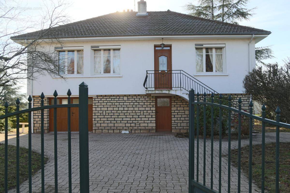 Maison à ETANG-SUR-ARROUX