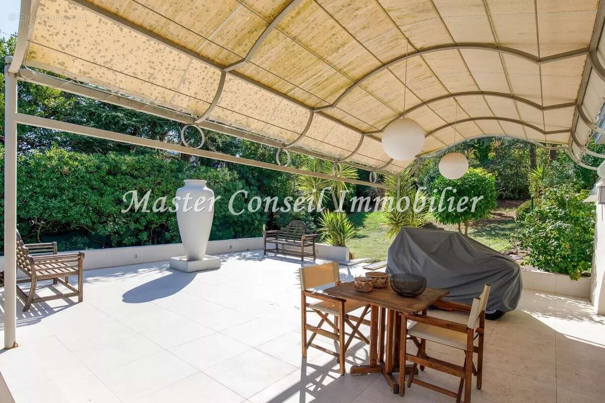 Domaine privé  superbe villa 8p 280m² contemporaine renovee  vue mer - photo 26