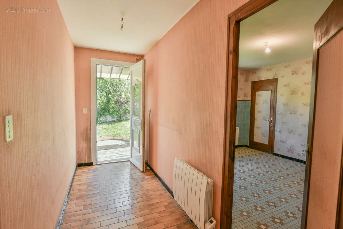 Maison  5 pièce(s) 98 m2 plein pied, 3ch, grande sous sol, jardin 1977M2 - photo 4