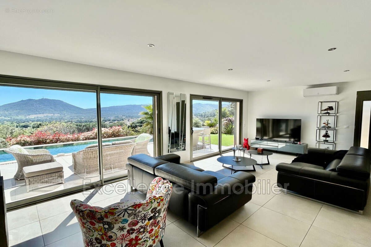 Maison à PLAN-DE-LA-TOUR