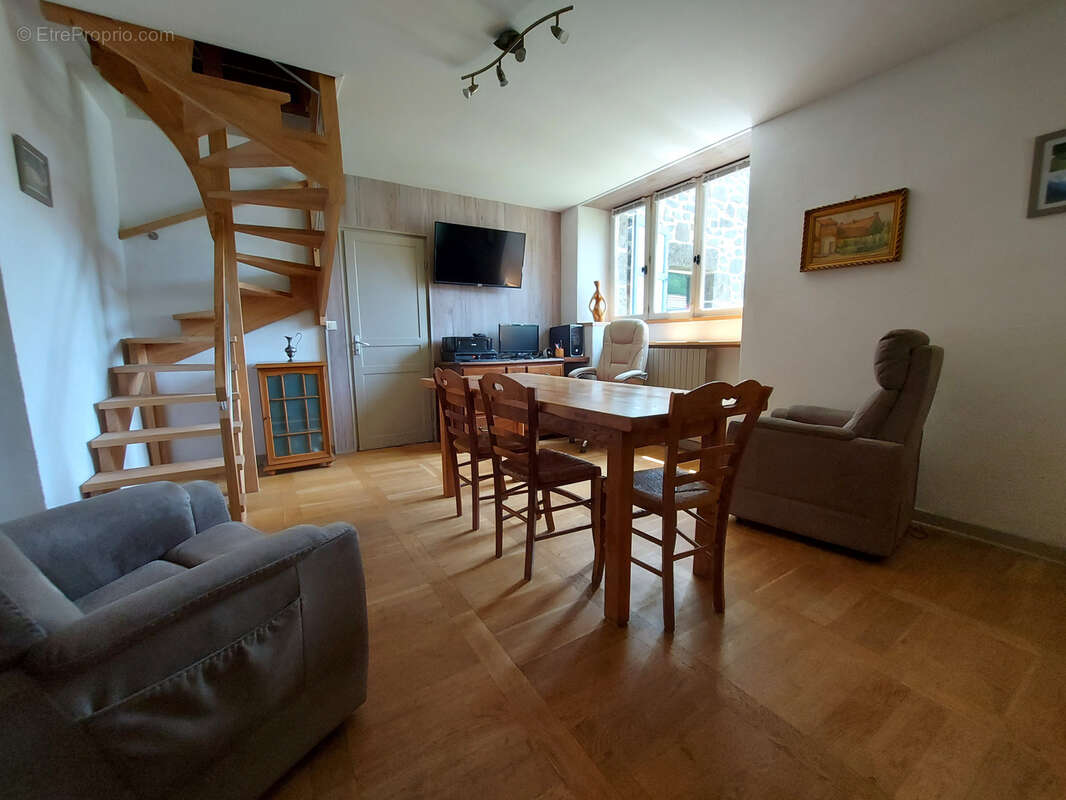 Maison à LAROQUEVIEILLE