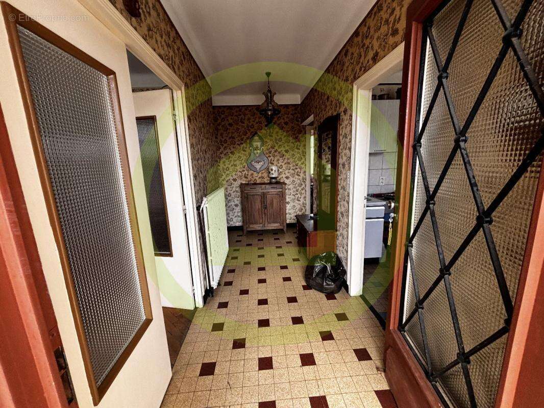 Maison à SAINT-MEDARD-LA-ROCHETTE