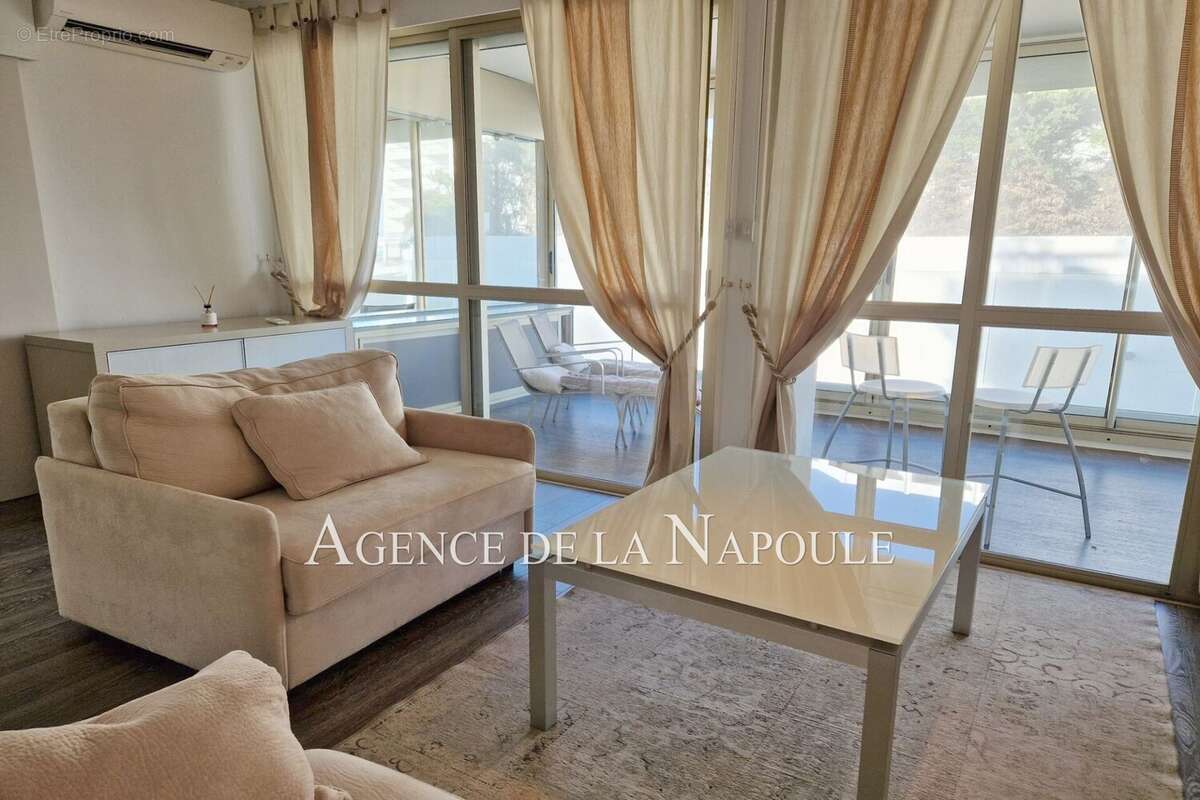 Appartement à MANDELIEU-LA-NAPOULE