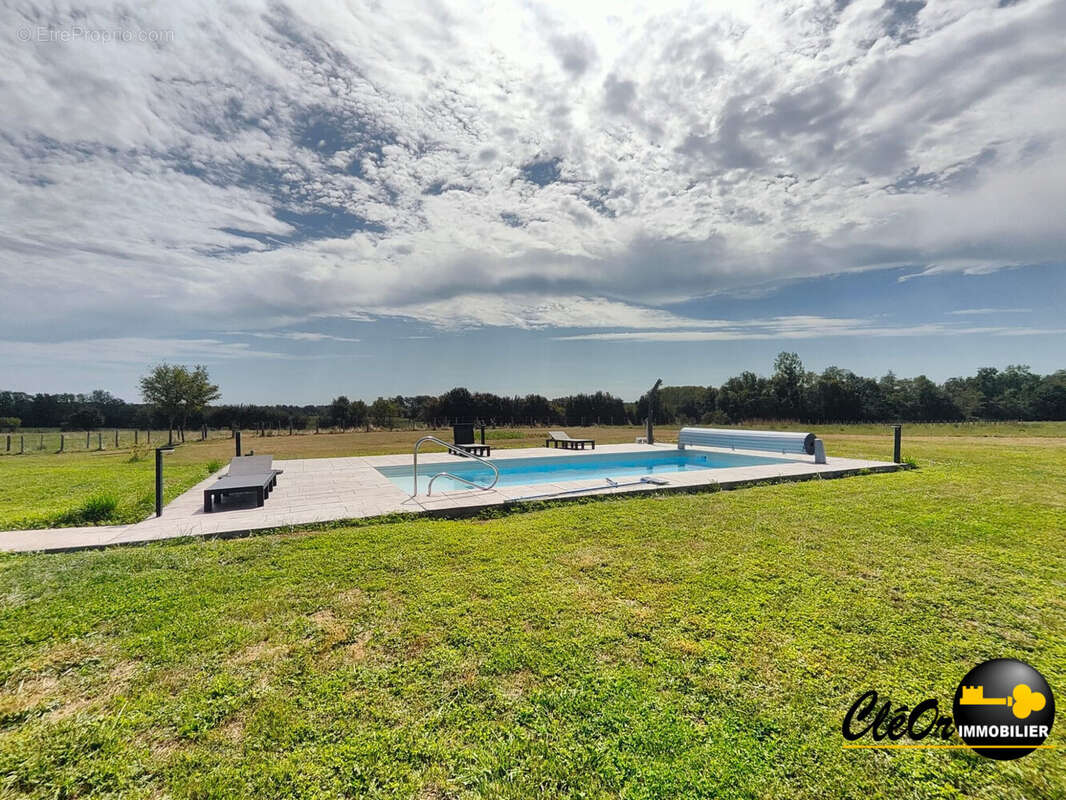Maison 190 m² à La Chapelle-Saint-Sauveur  - photo 4