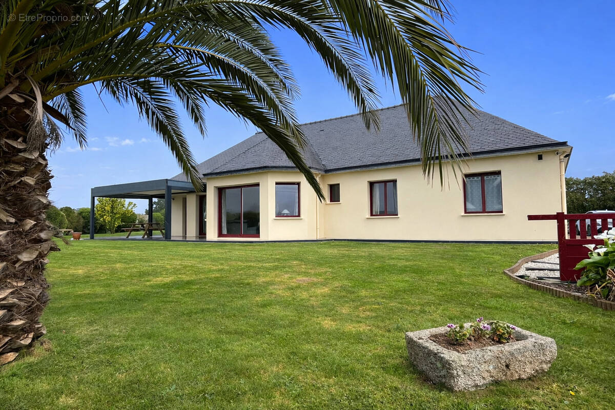 Maison à PLOUNEVEZ-LOCHRIST