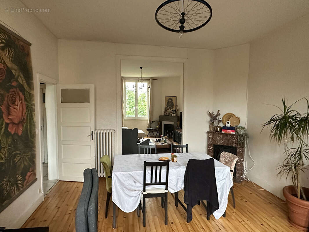 CLERMONT FERRAND, Immeuble 12 pièce(s) 253 m2, rapport 23300€/an, jardin, garages, balcon 491000€ FAI - photo 6