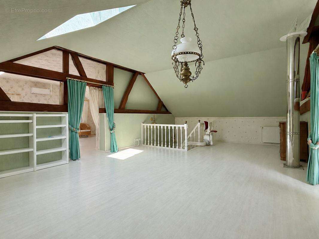 LONGERE DE CARACTERE de 500m² , 5000m² de terrain - photo 13