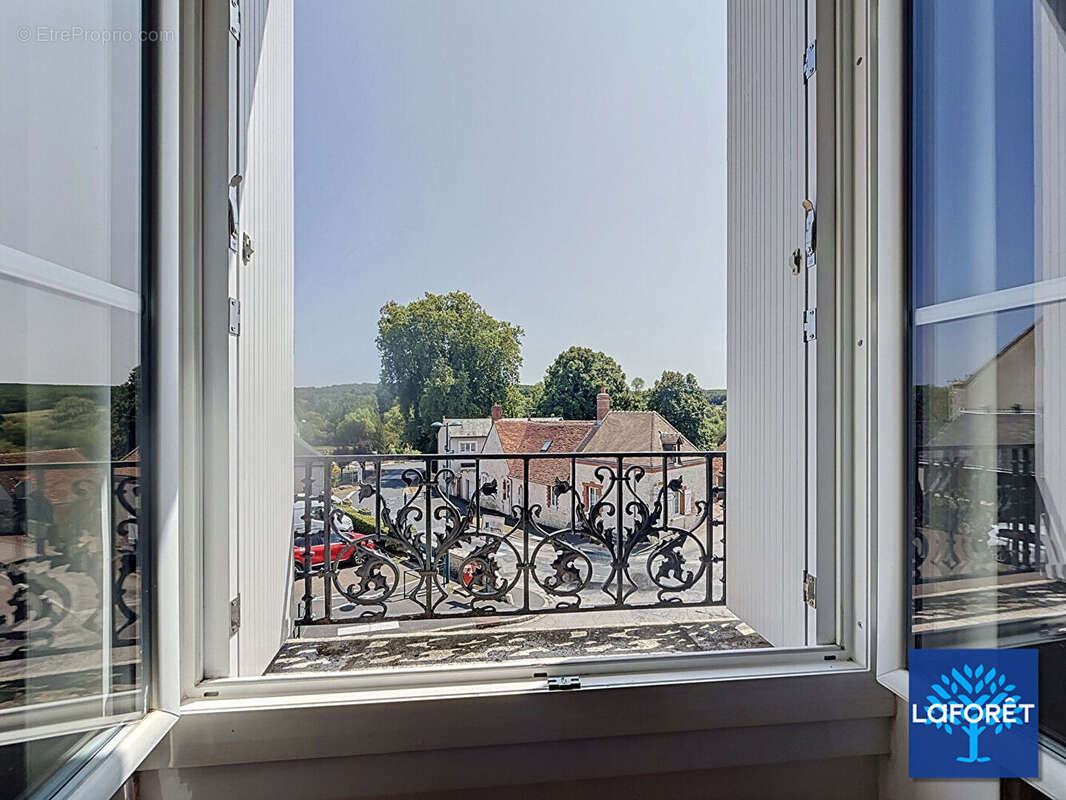 À seulement 10 minutes de Blois, laissez-vous séduire par cette maison pleine de charme. - photo 4