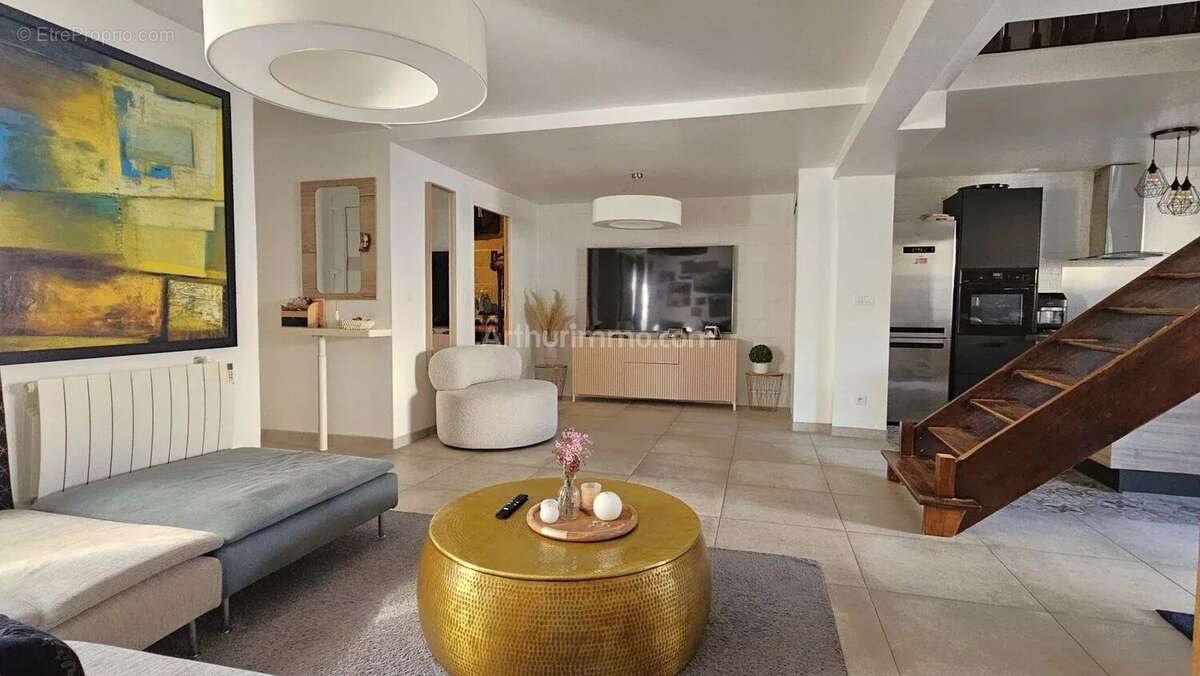 Maison à OLLAINVILLE