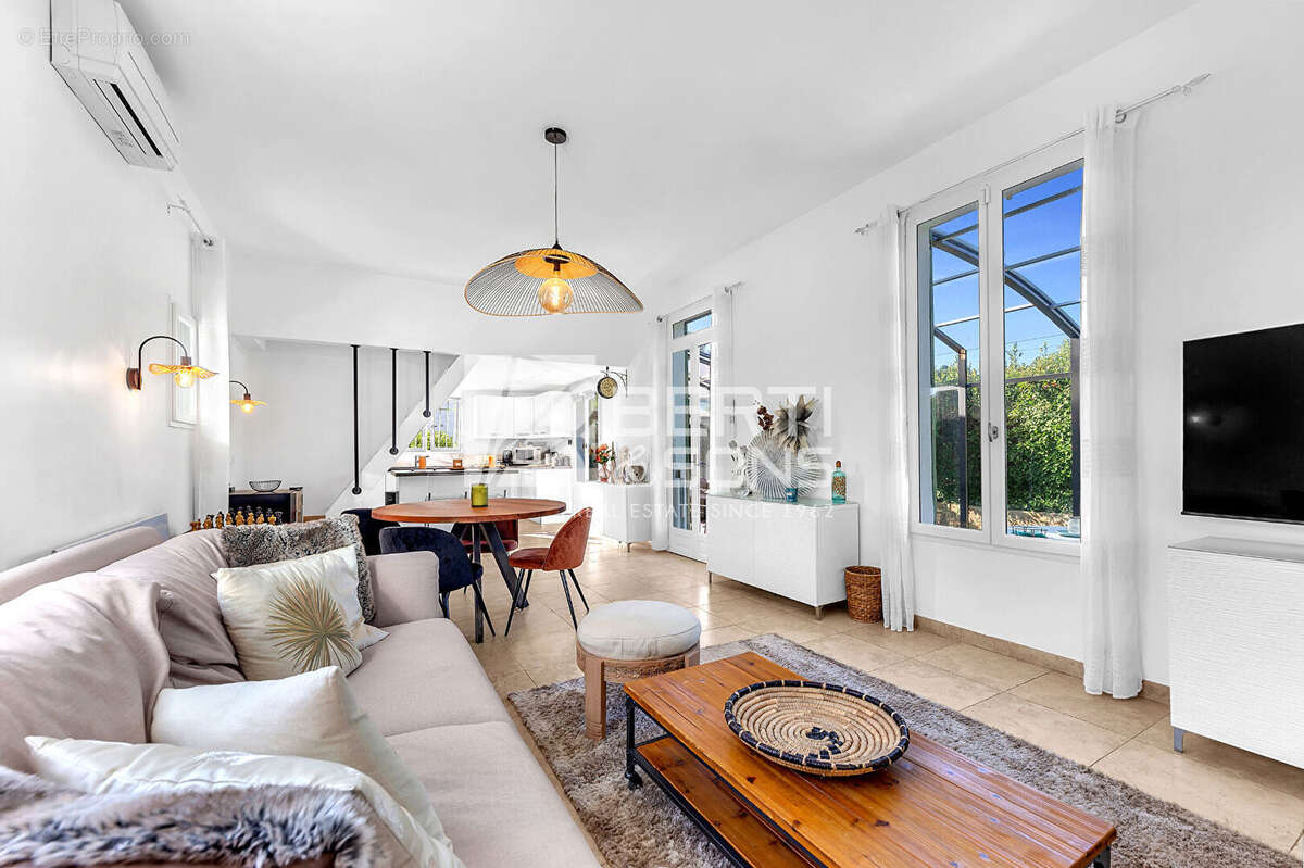 Maison à MANDELIEU-LA-NAPOULE