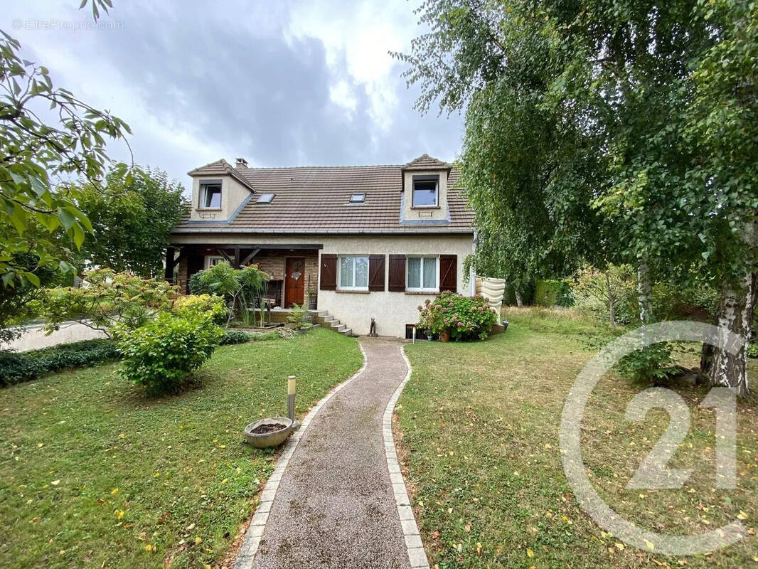 Maison à DAMMARTIN-EN-GOELE