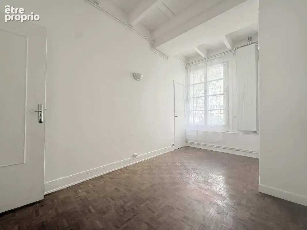 Grand 2 pièces avec terrasse de 13,50 m² à 5 minutes du métro ! - photo 13