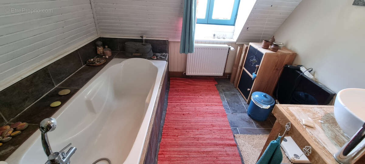 Maison à LACROIX-BARREZ