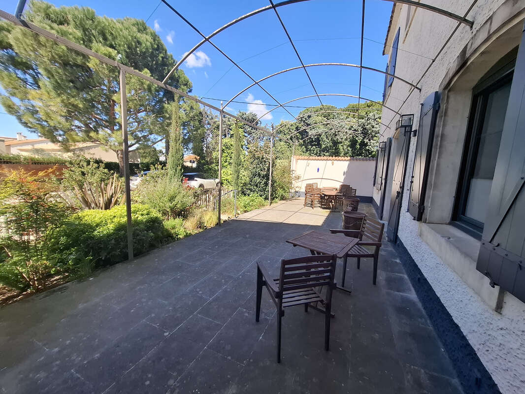Appartement à FONTVIEILLE