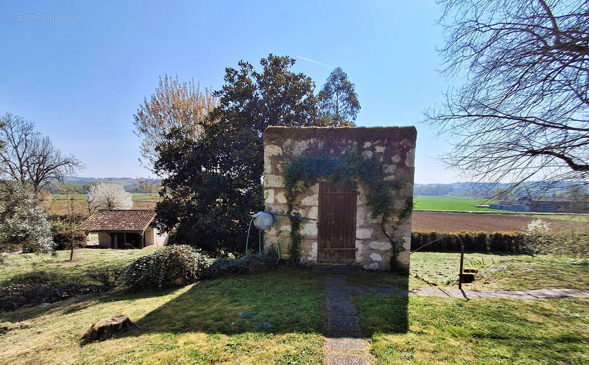 Maison à CASTELSAGRAT