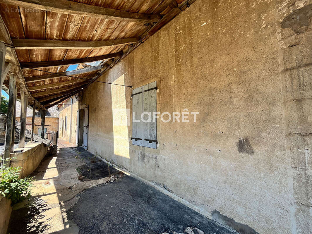 SALLES-LA-SOURCE: Maison de caractère  avec dépendances + jardin - photo 3