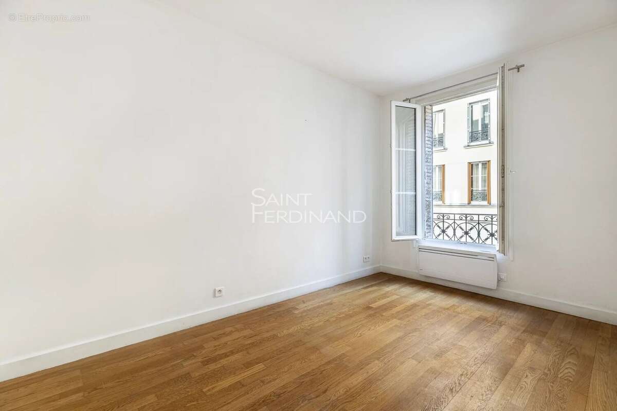 Appartement à PARIS-17E