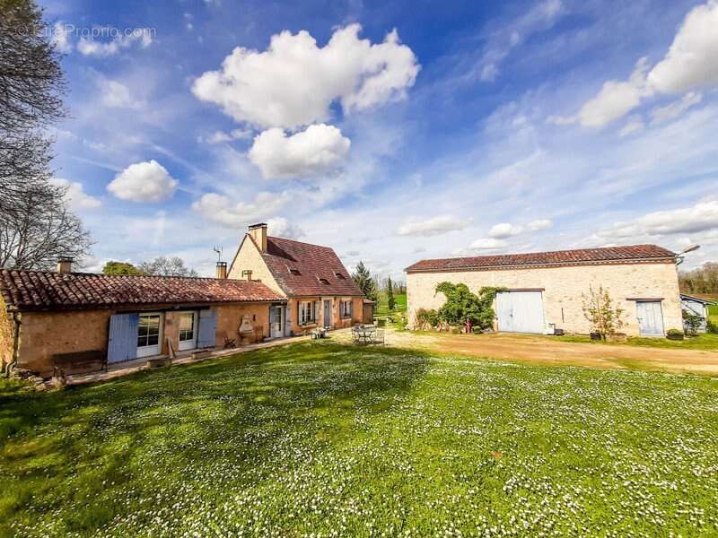 Maison à ANTONNE-ET-TRIGONANT