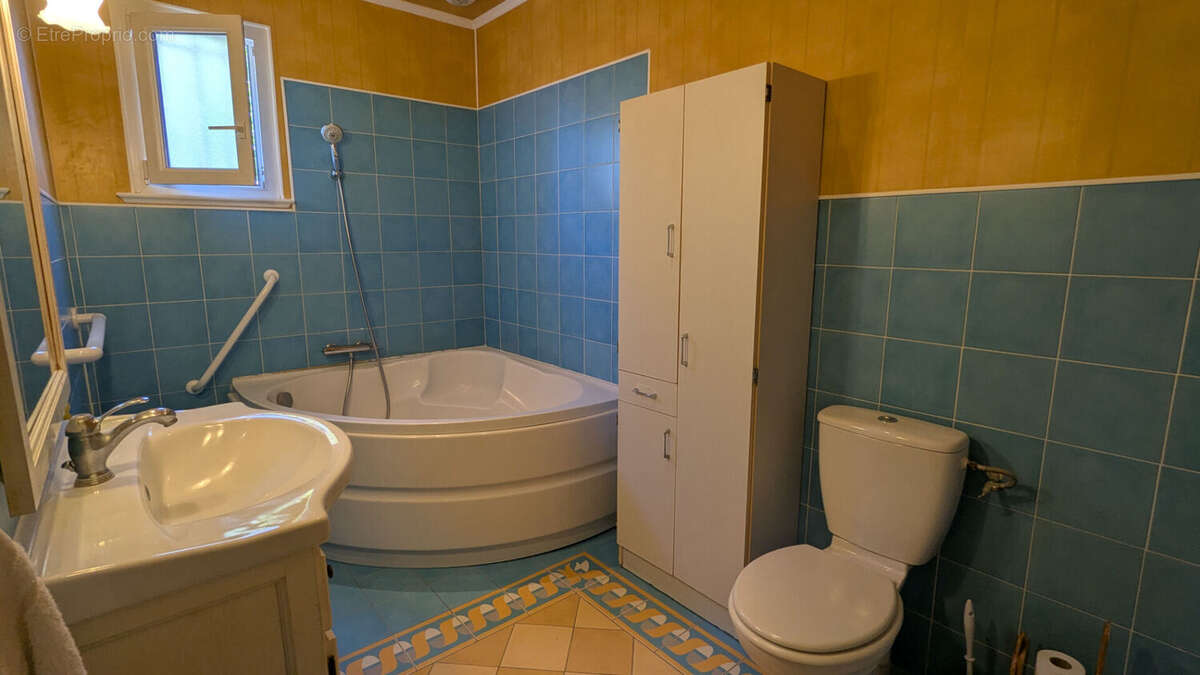 Maison de plain-pied 128 m² avec jardin à Val-de-Reuil 4 chambres - photo 6