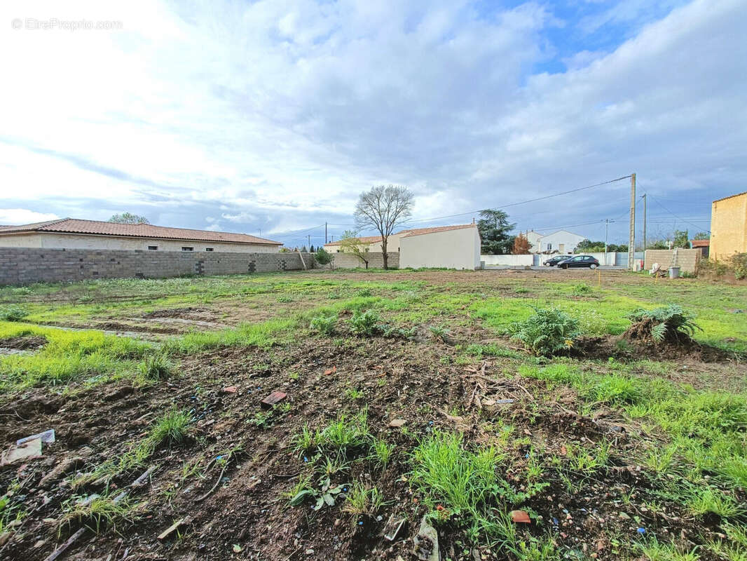 Terrain à LIGNAN-SUR-ORB
