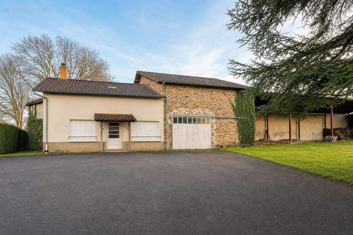 Maison à CHAMPAGNAC-LA-RIVIERE