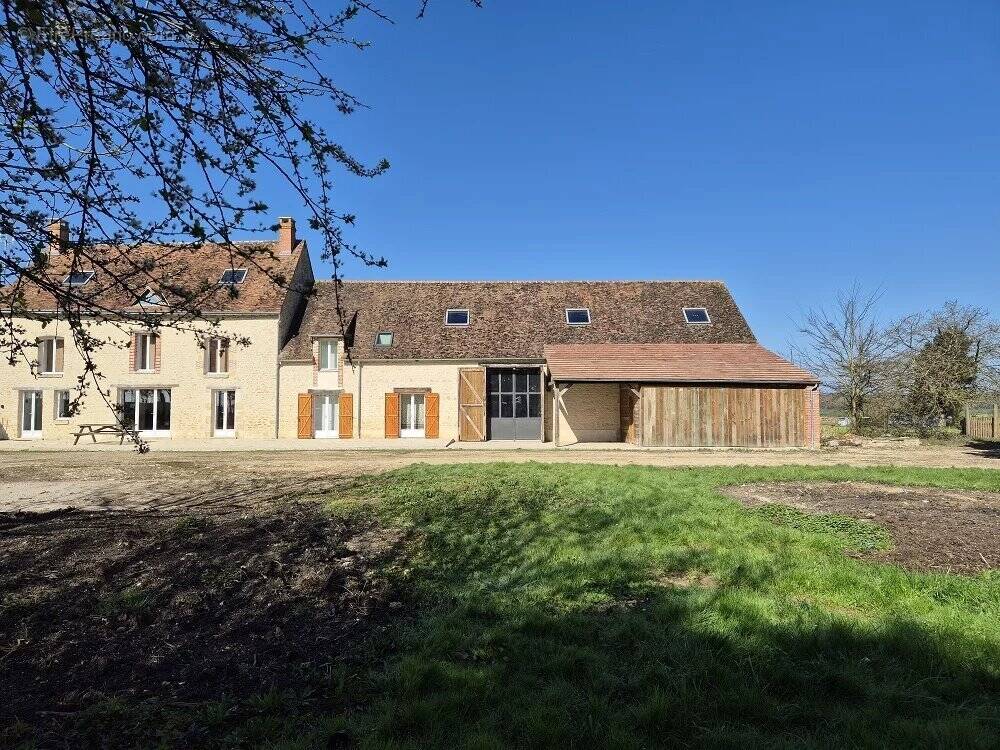 Maison à BELLEGARDE
