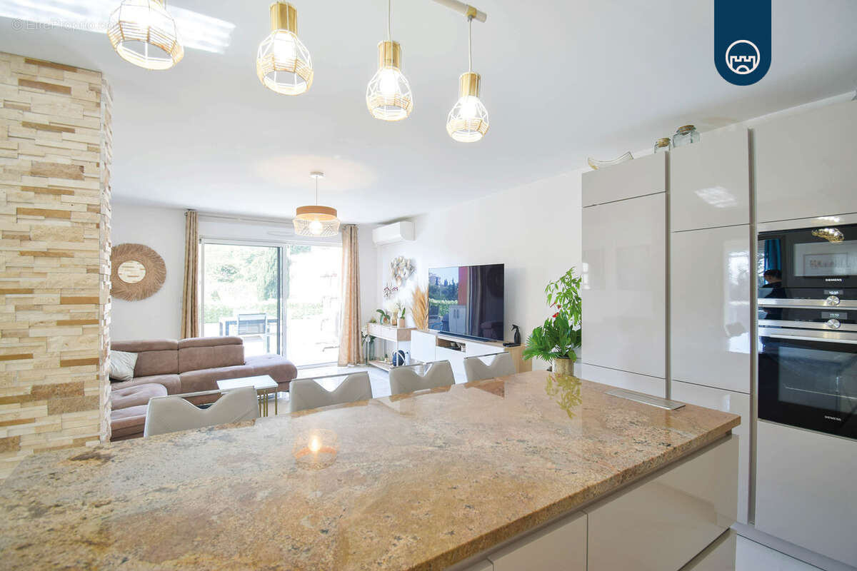 Appartement à SAINT-LAURENT-DU-VAR