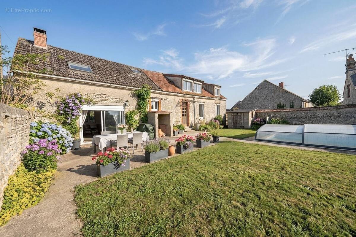 Maison à ETAMPES