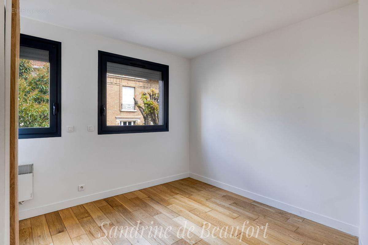 Appartement à COURBEVOIE