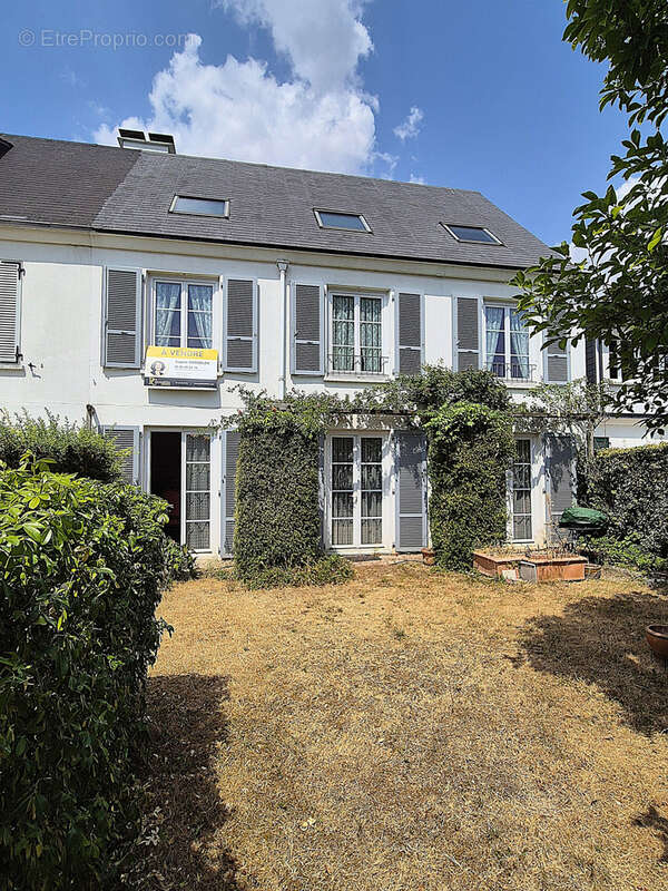 Maison à VERT-SAINT-DENIS