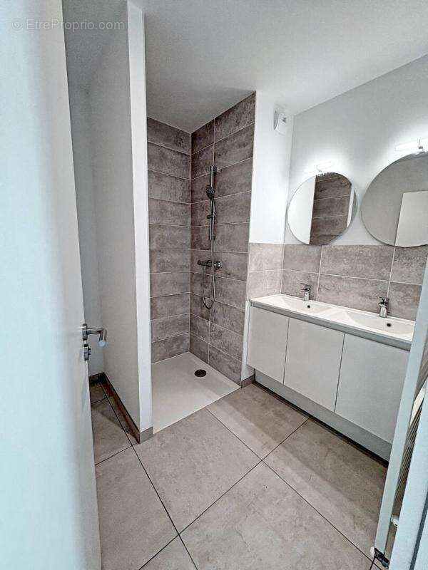 Appartement NEUF AVRILLE 4 pièce(s) - photo 8