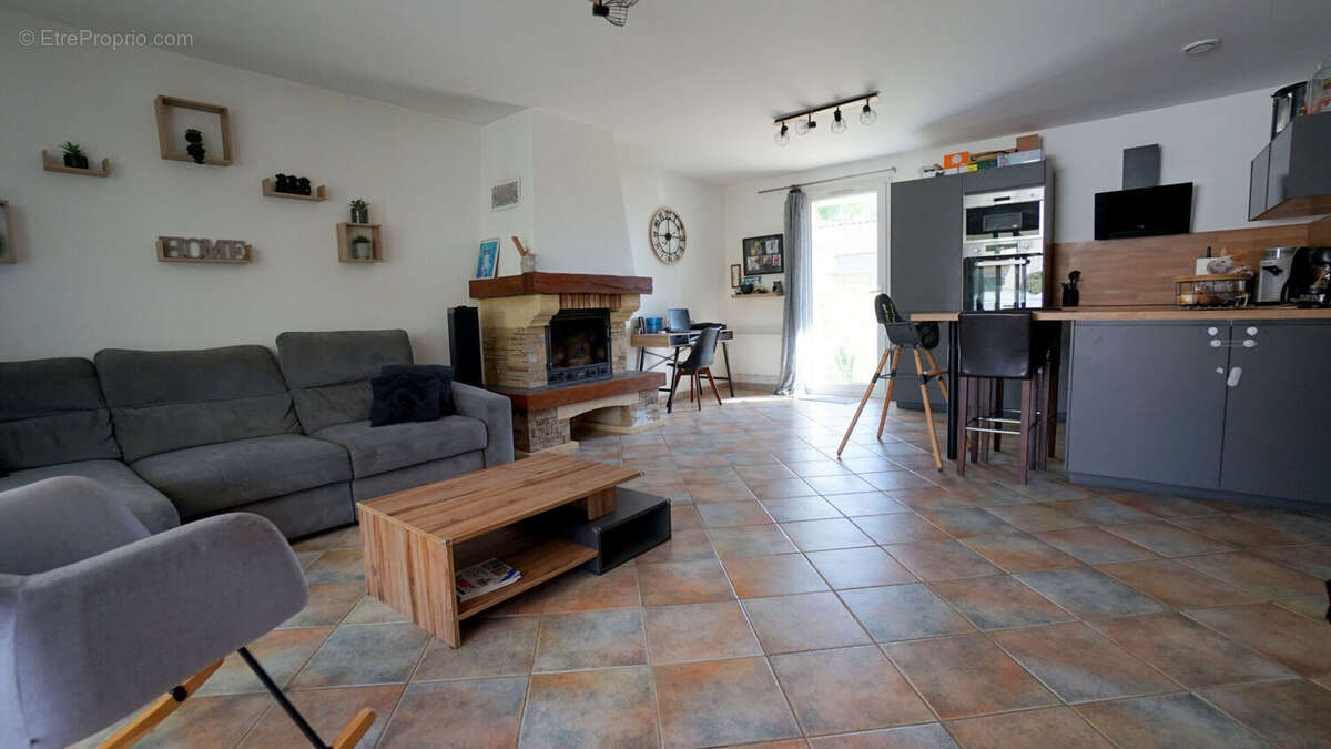 Maison à ISSOU