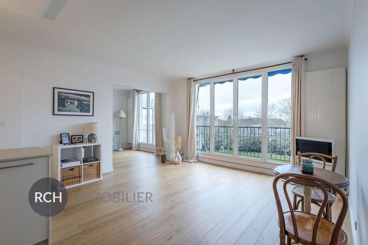 Appartement à NEAUPHLE-LE-CHATEAU