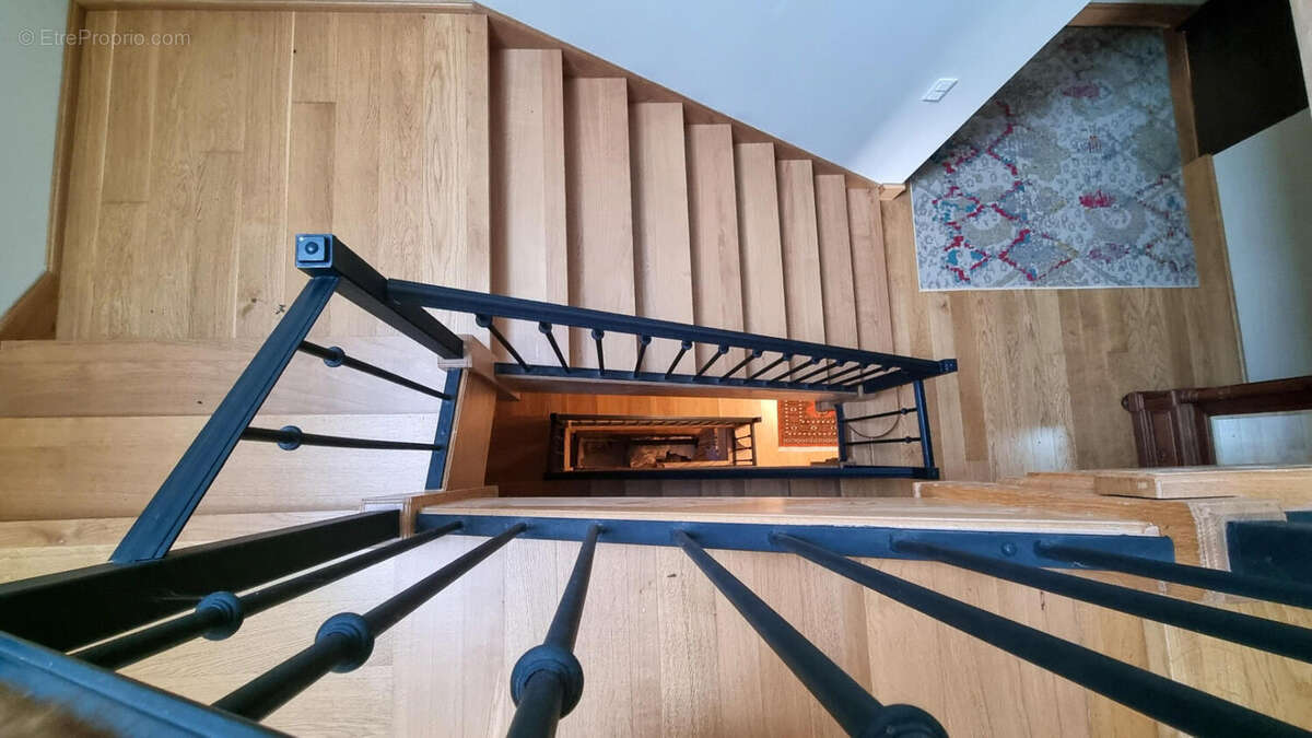 escalier - Maison à SAISSAC