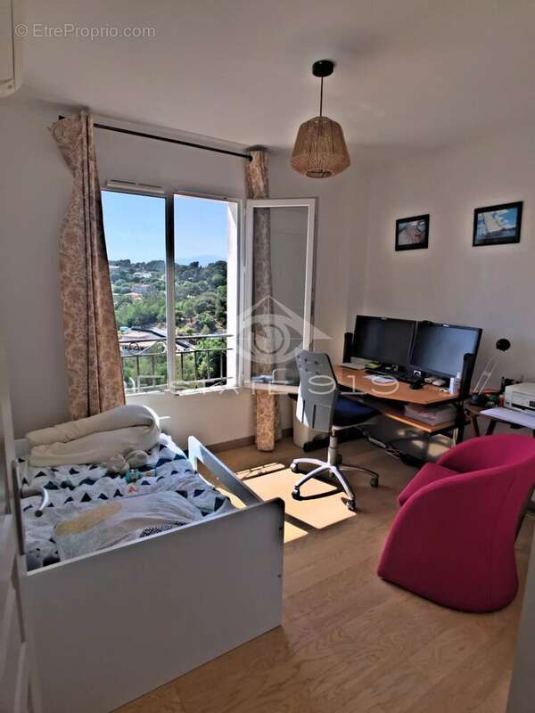 Maison à ROQUEFORT-LES-PINS