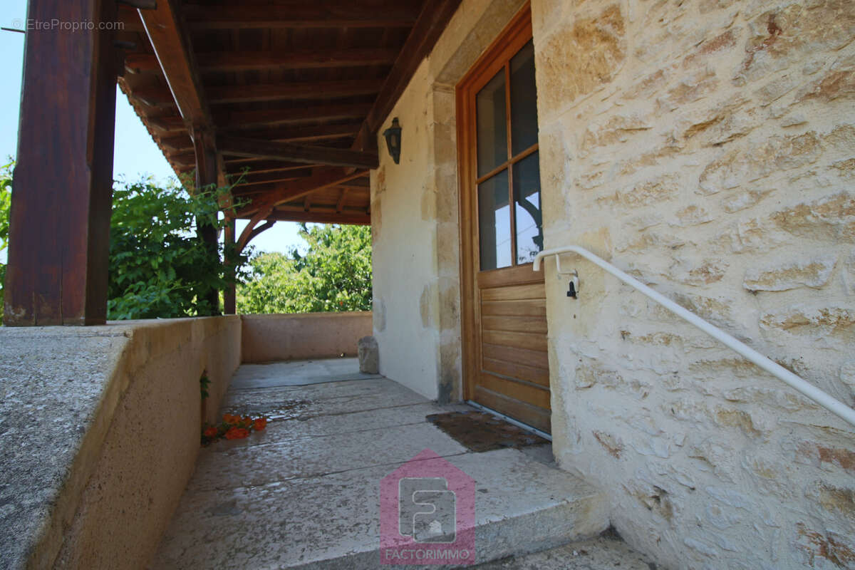 Bel ensemble en pierre gros potentiel !! - photo 3