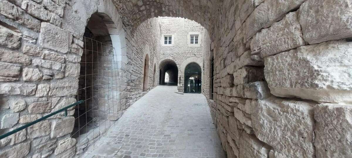 Maison à VEZENOBRES