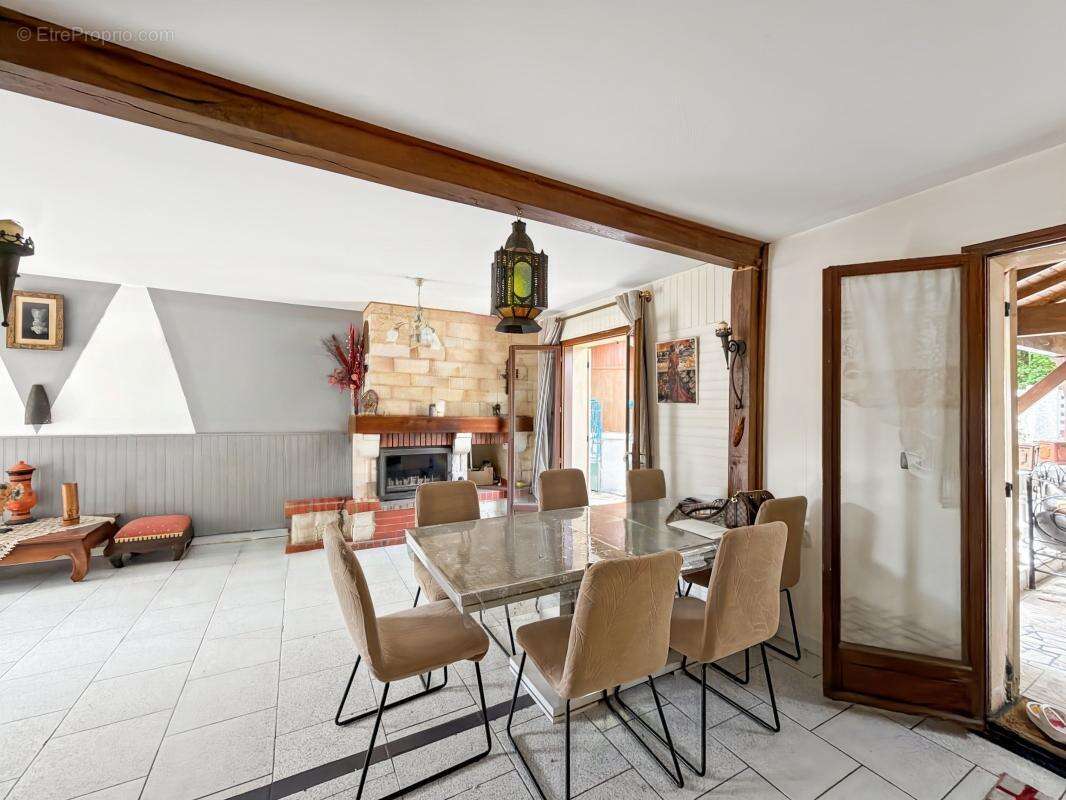  Maison familiale de plain-pied avec vue dominante – Un cadre de vie privilégié à La Chapelle-Gonaguet - photo 3
