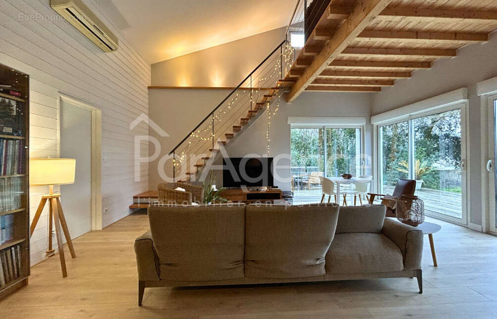 Maison à CHAILLEVETTE