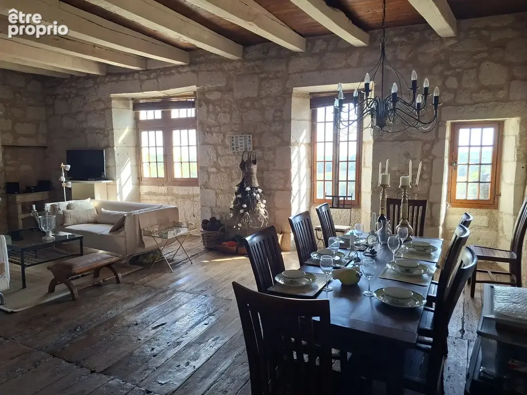 Maison de village magnifiquement préservée, située dans un village classé et offrant une vue panoramique. - photo 4