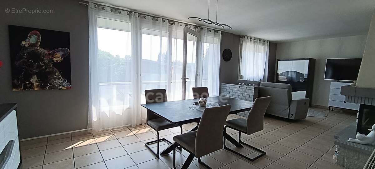 Maison familiale de 6 pièces avec 4 chambres, bureau et sous-sol aménagé - photo 2