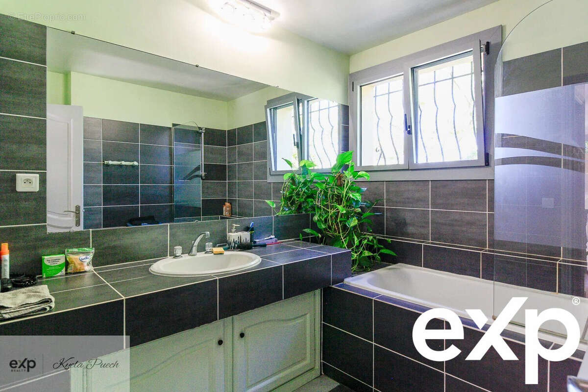 Maison à PEYROLLES-EN-PROVENCE